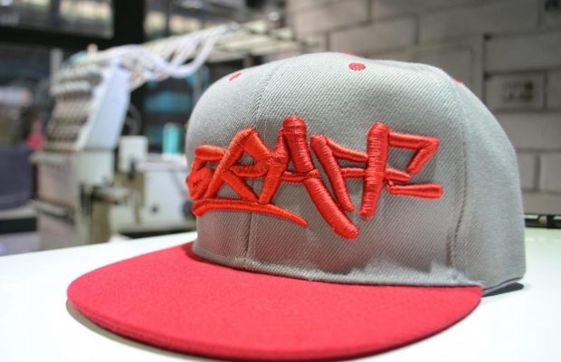 Машинка чи ручне прання? Як не зіпсувати улюблену кепку під час прання