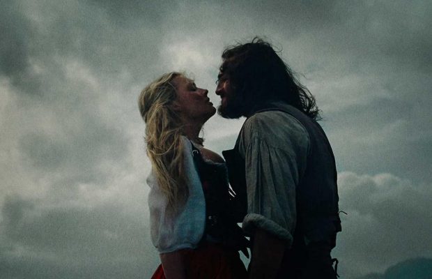 "Буремний перевал": огляд провокативної екранізації класики з Марго Роббі та Джейкобом Елорді