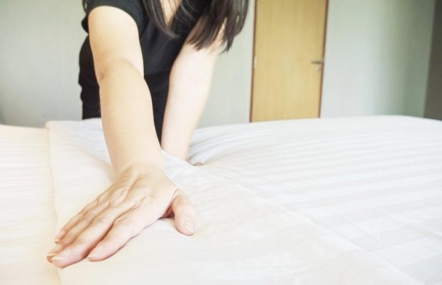 Як почистити матрац: простий спосіб за 2-3 хвилини без води та "хімії"