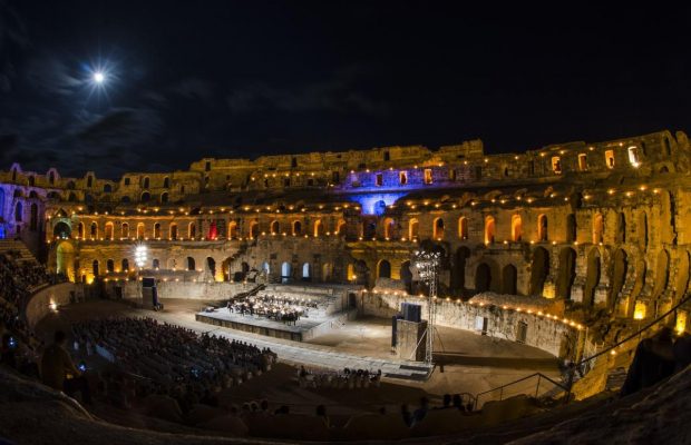 В Африке есть огромный амфитеатр, который завораживает своей красотой: где он находится