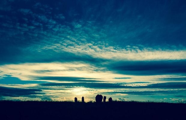 У Британії знаходиться неймовірне камʼяне село, в якому можна зустріти аналог Стоунгенджа