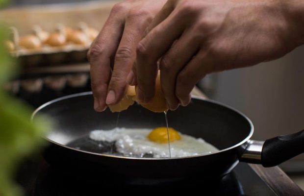 Секретный ингредиент для яичницы: добавите его и вкус получится идеальным