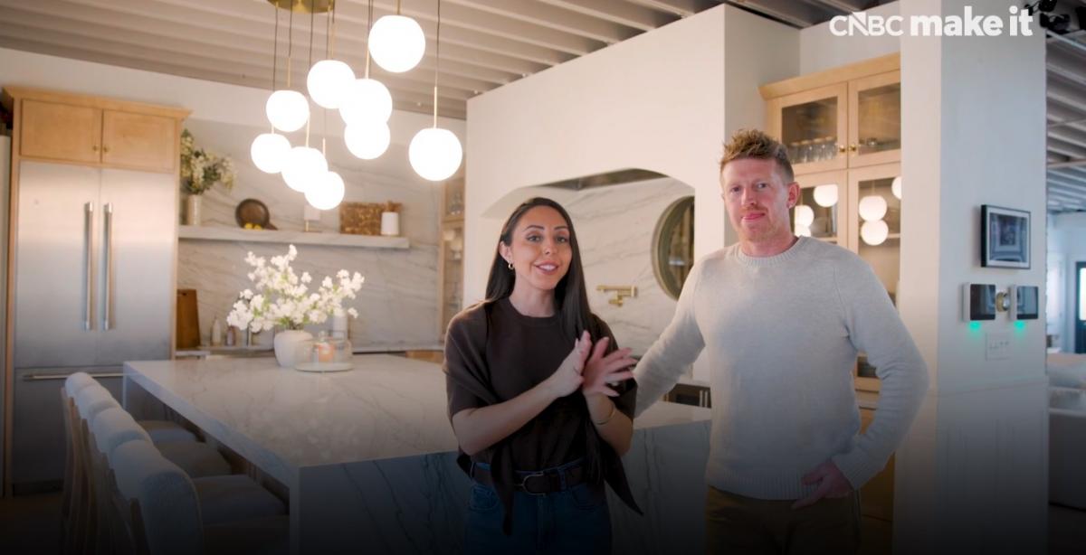 Пара купила занедбану пожежну станцію і перетворила її на будинок своєї мрії (фото) Пара купила занедбану пожежну станцію і перетворила її на будинок своєї мрії (фото)