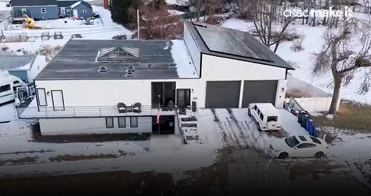 Пара купила занедбану пожежну станцію і перетворила її на будинок своєї мрії (фото) Пара купила занедбану пожежну станцію і перетворила її на будинок своєї мрії (фото)