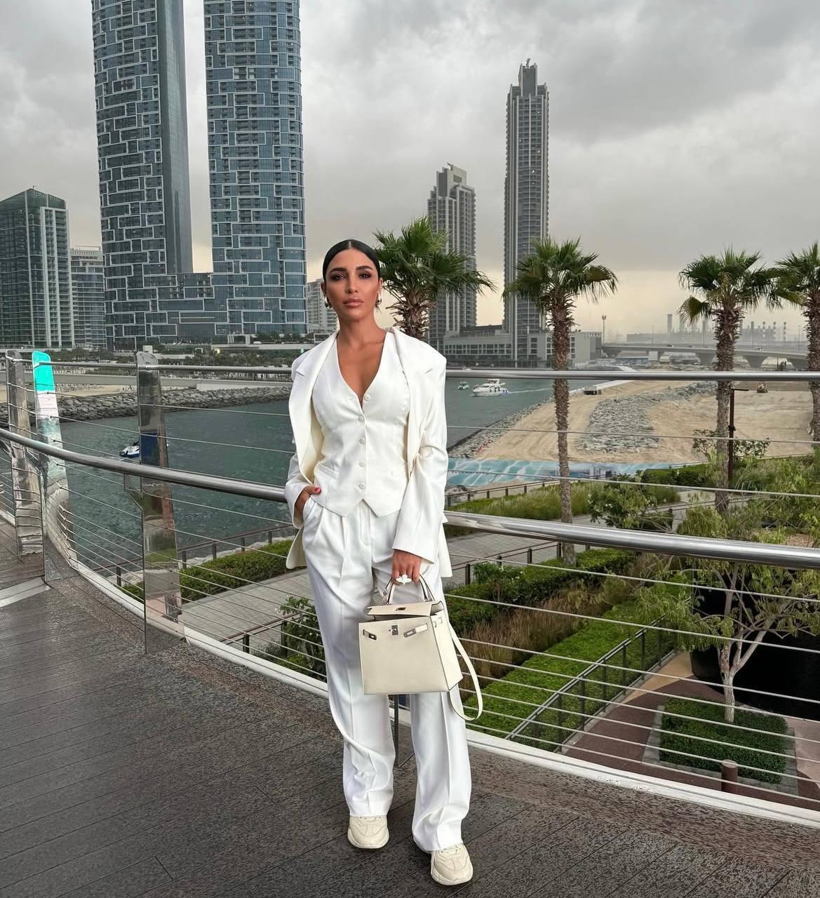 'Накупила воды и еды': Санта Димопулос рассказала об обстановке в Дубае