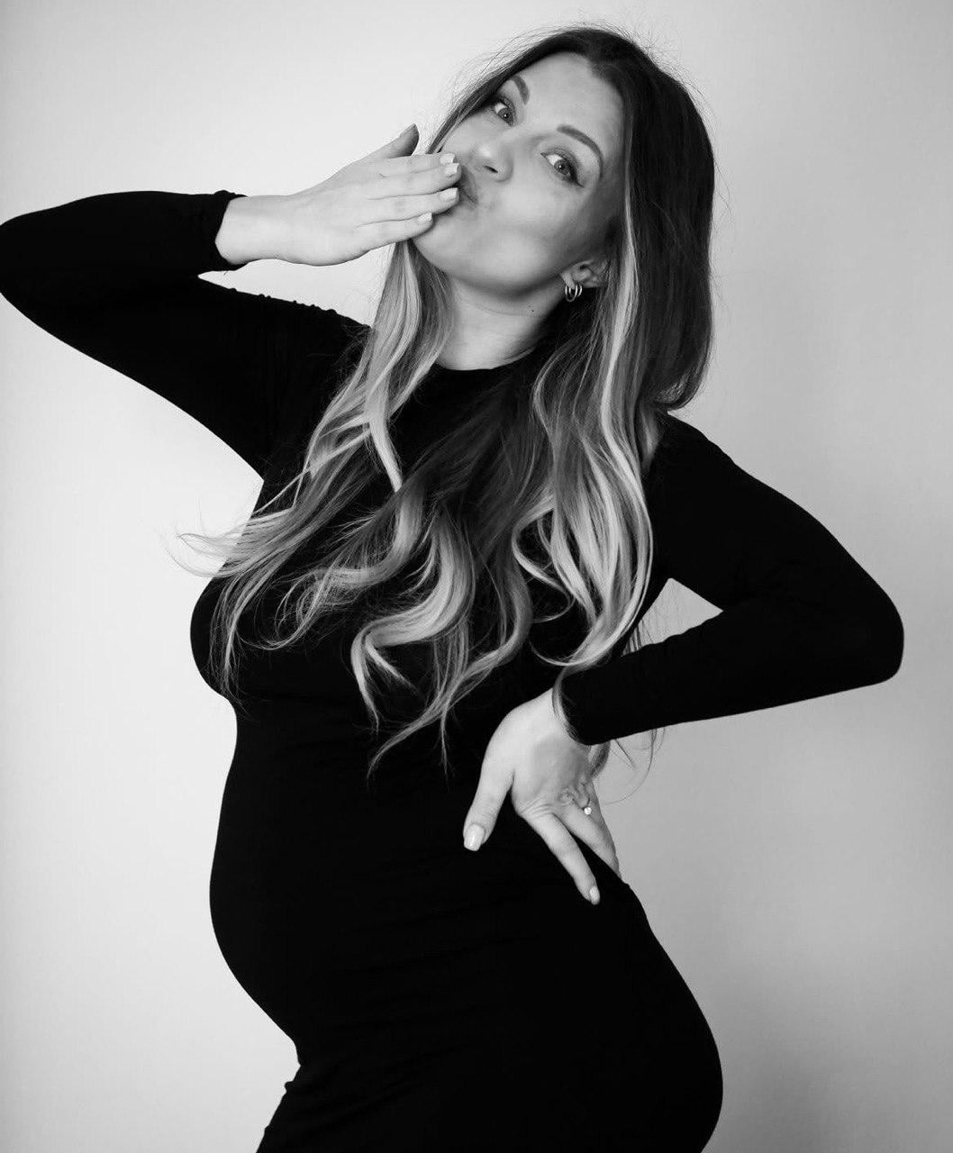 'Как же вам идет': беременная Харлан умилила сеть новыми фото