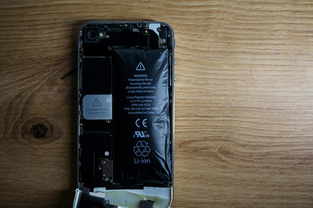 Может загореться в любой момент: что делать, если вздулся аккумулятор в телефоне Может загореться в любой момент: что делать, если вздулся аккумулятор в телефоне