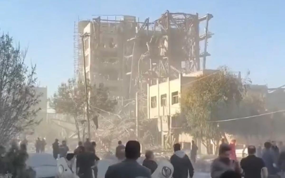 США та Ізраїль завдали удару по будівлі в Ірані, в якій обирали нового голову країни, - ЗМІ США та Ізраїль завдали удару по будівлі в Ірані, в якій обирали нового голову країни, - ЗМІ