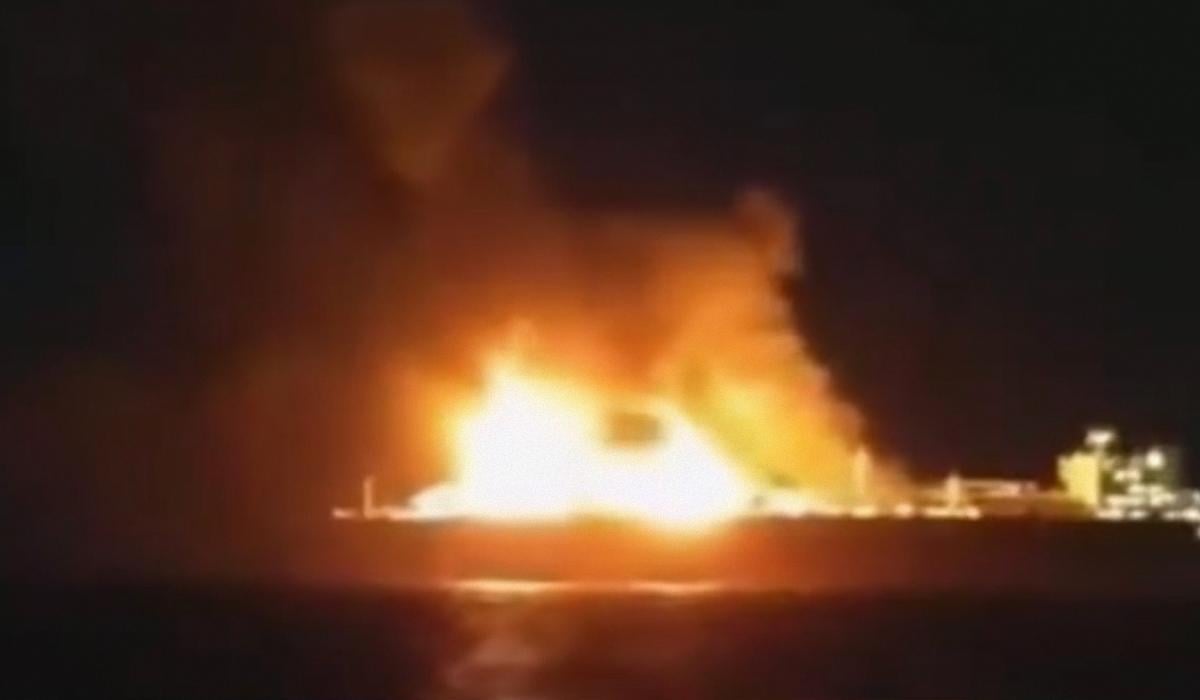 В Средиземном море горит танкер под флагом РФ, не исключена атака Украины, - Reuters (видео) В Средиземном море горит танкер под флагом РФ, не исключена атака Украины, - Reuters (видео)