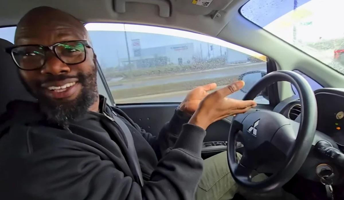 Американець купив 'найгірший електромобіль' і був здивований його запасом ходу (відео) Американець купив 'найгірший електромобіль' і був здивований його запасом ходу (відео)