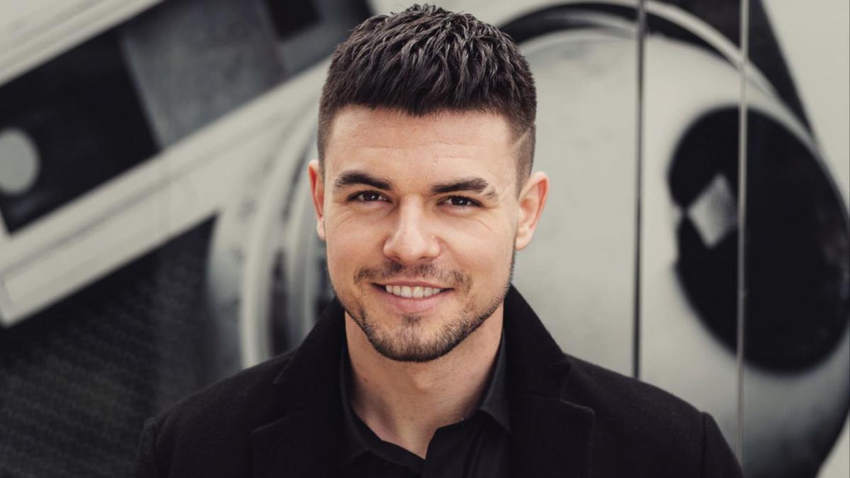 Известный украинский певец показал, как выглядел в студенческие годы (фото) Известный украинский певец показал, как выглядел в студенческие годы (фото)