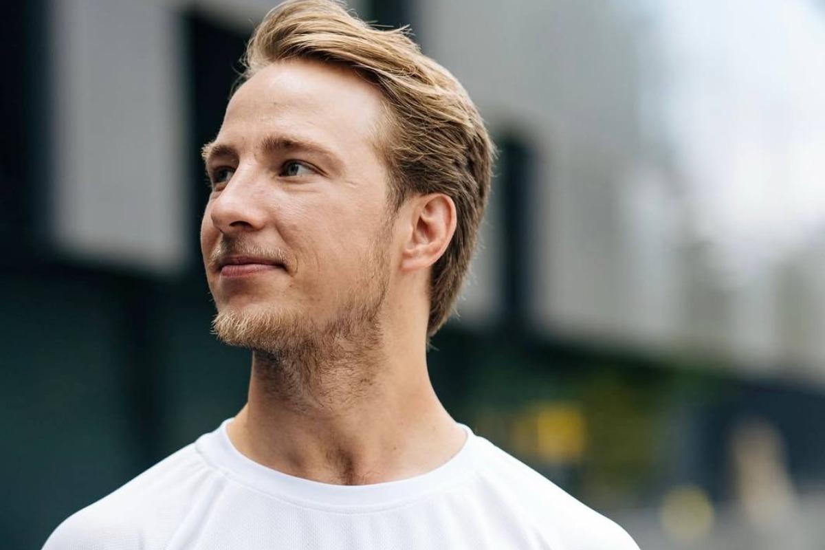 Главный герой 'Холостяка-13' показал своих родителей (фото)