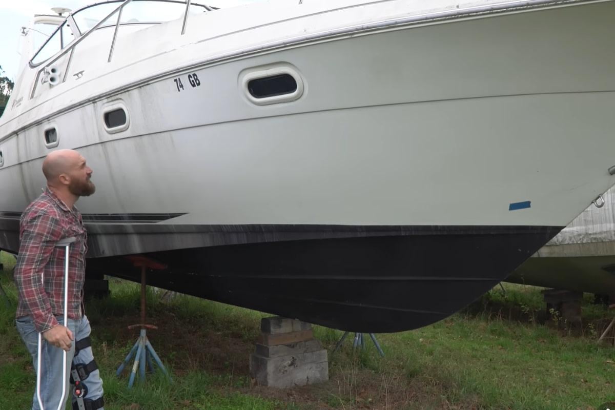 Чоловік поїхав за безкоштовним човном з Facebook Мarketplace, а отримав цілу покинуту яхту