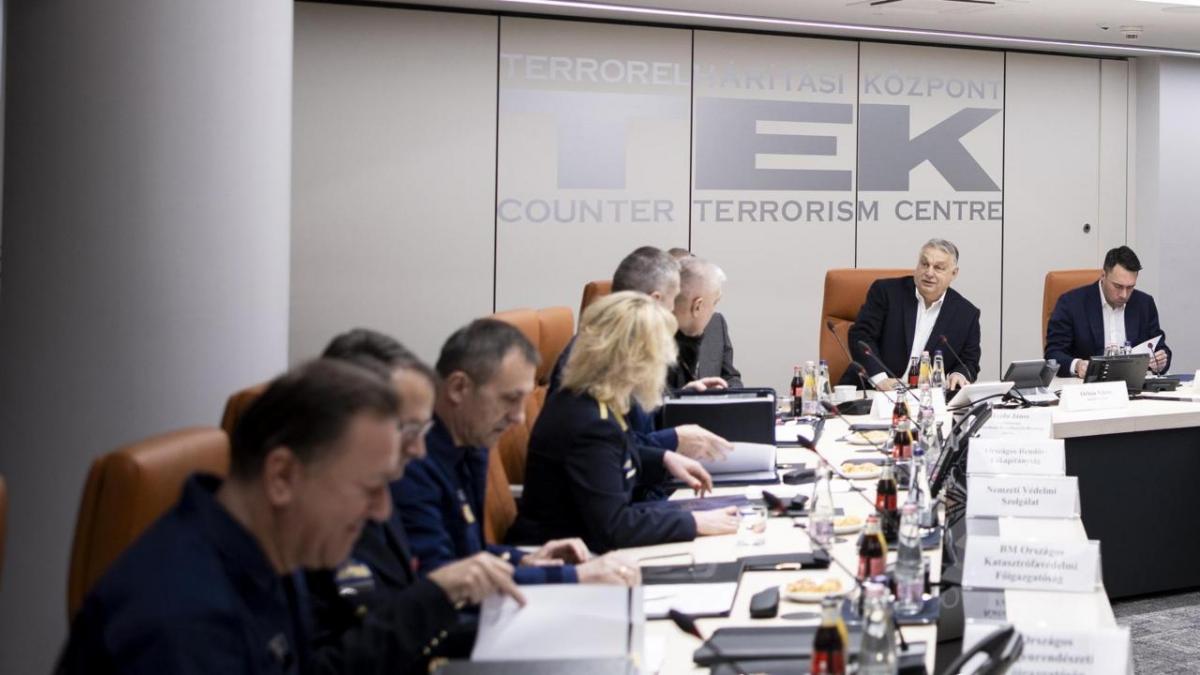 Орбан ездил в антитеррористический центр, который похитил украинских инкассаторов