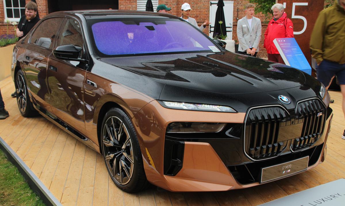 Йому немає рівних: названо найкращий розкішний електромобіль у світі