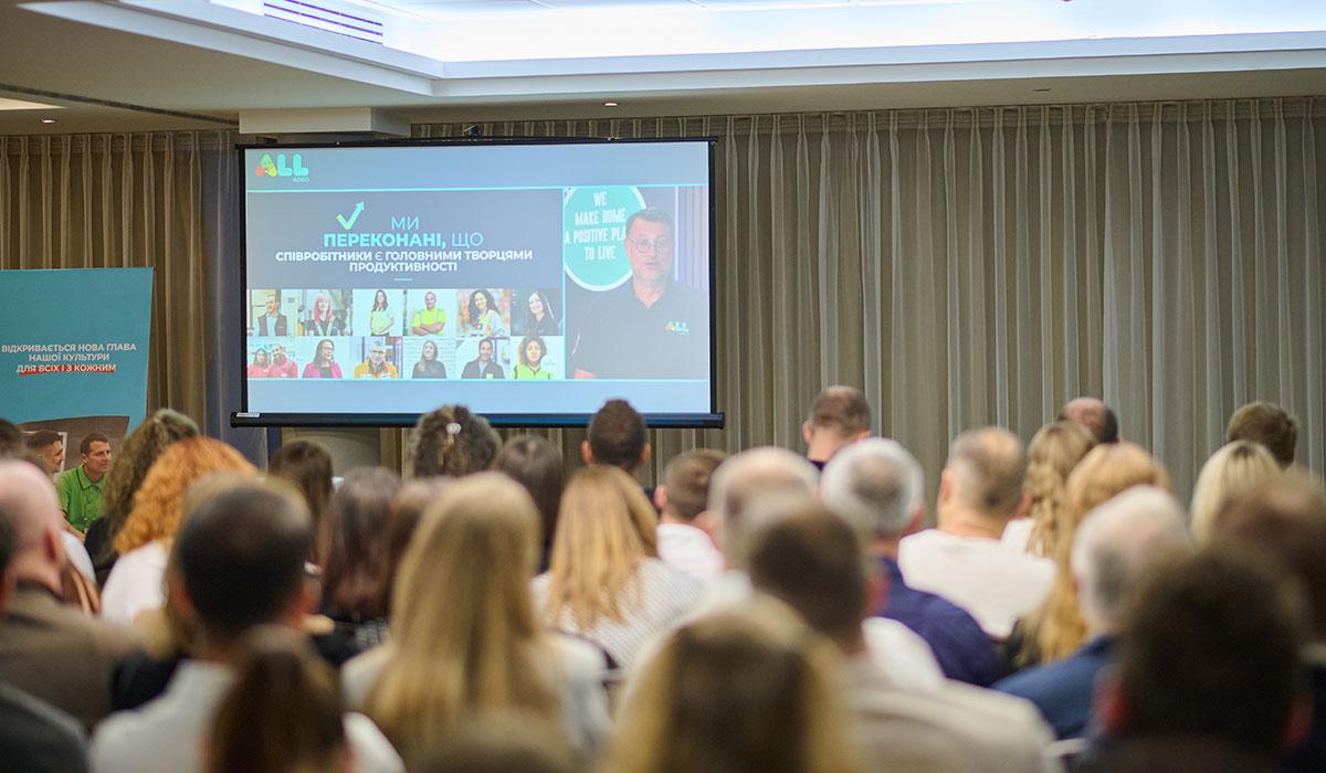 Бізнес, що інвестує у підтримку людей та відбудову України: підсумки 2025 року LEROY MERLIN UKRAINE Бізнес, що інвестує у підтримку людей та відбудову України: підсумки 2025 року LEROY MERLIN UKRAINE