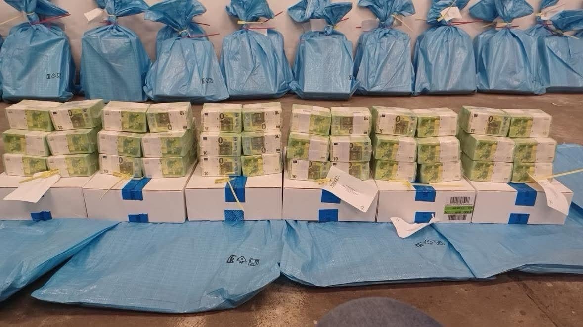 В Угорщині пояснили, в якому разі можуть повернути Україні гроші та золото 'Ощадбанку'