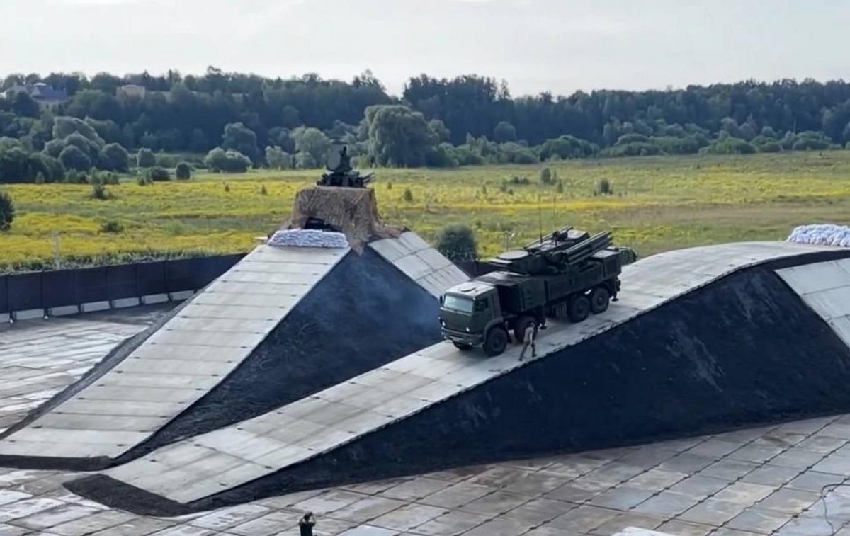 Москва ощетинилась 'Панцирями-С1': появилась карта ПВО вокруг столицы РФ Москва ощетинилась 'Панцирями-С1': появилась карта ПВО вокруг столицы РФ