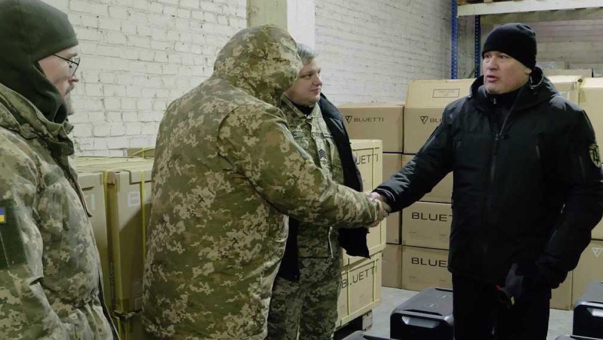 Волонтери 'Української команди' передали зарядні станції бійцям 112 бригади ТрО, - Палатний
