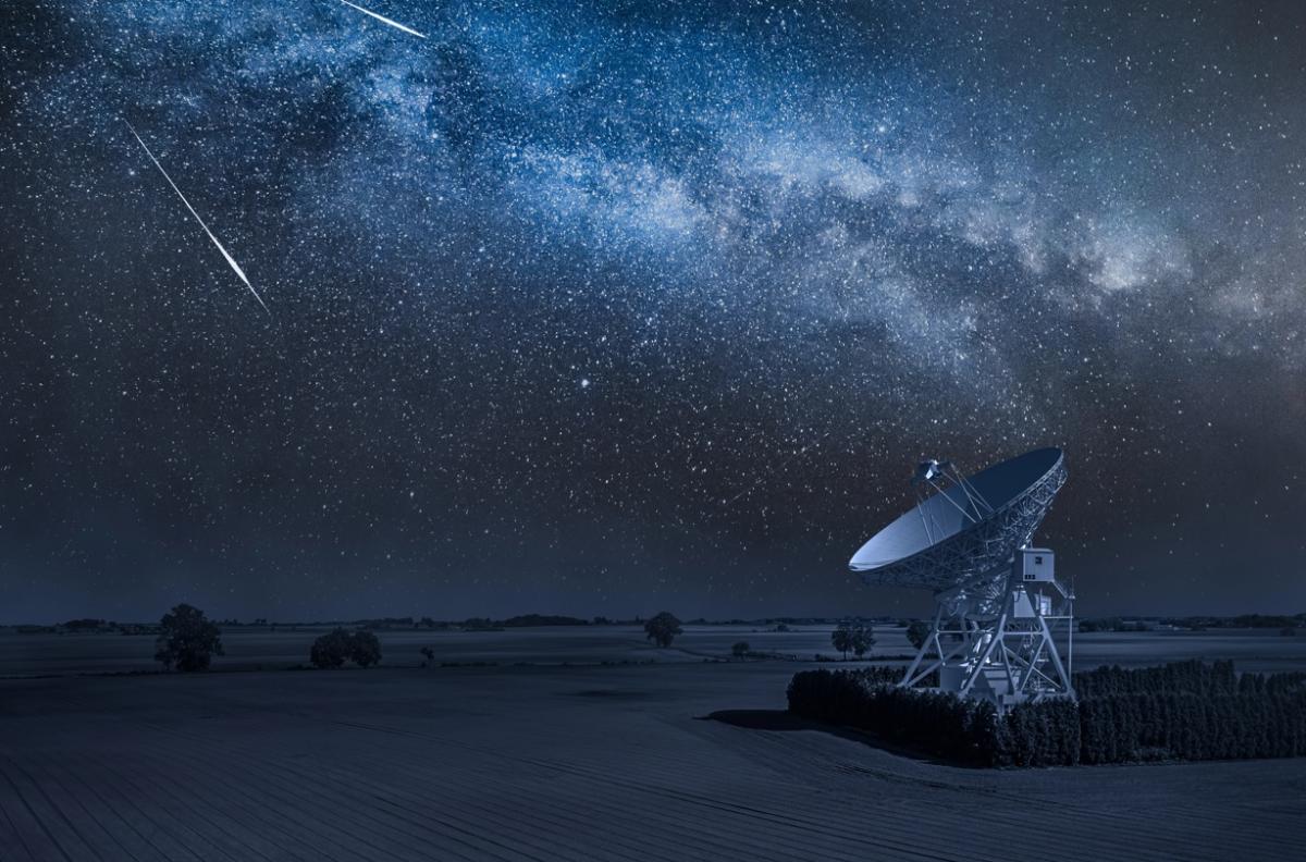 Вчені вловили лазерний сигнал від об'єкта за 8 мільярдів світлових років: що це може бути