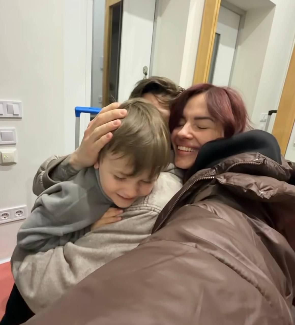 'Я официально бесстрашна': MamaRika вернулась домой из обстреливаемого Дубая