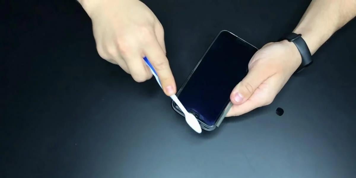 Як очистити динаміки телефону без ризику: простий спосіб повернути чистий звук