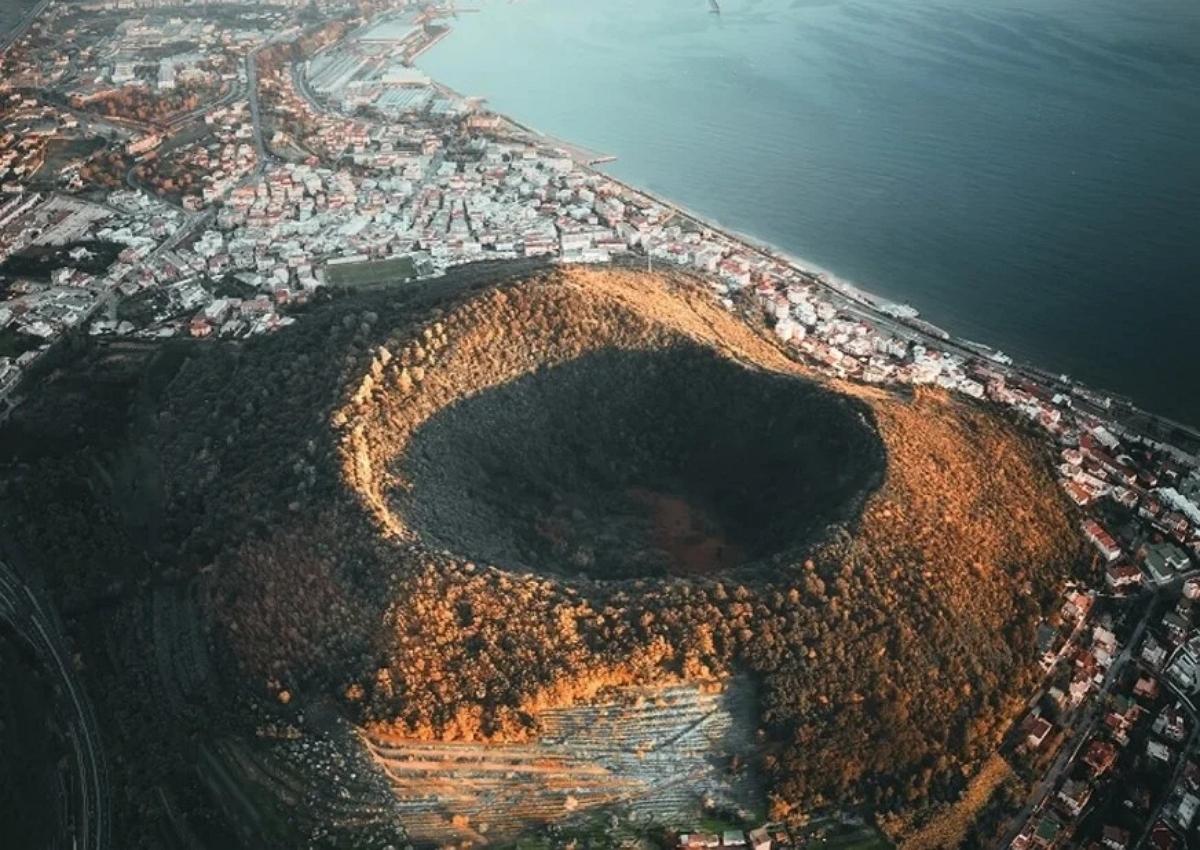 Потужний землетрус сколихнув Італію: прокидається небезпечний вулкан