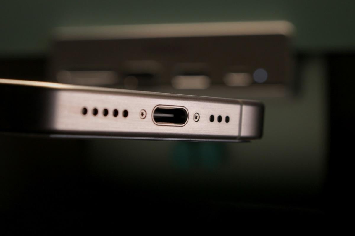 USB-C может уйти в прошлое: Евросоюз открыл путь к новой эре смартфонов