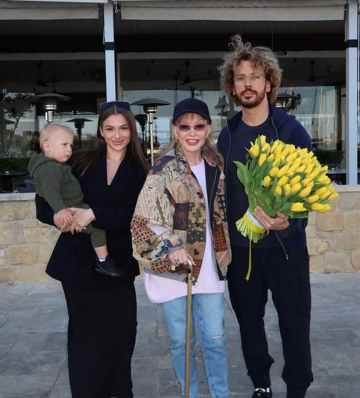 Пугачева удивила сеть новым фото: как выглядит 76-летняя певица сейчас