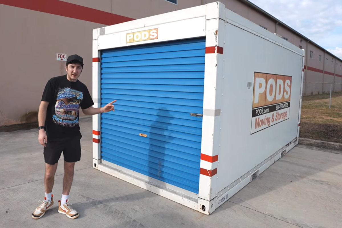 Мужчина рискнул купить брошенный контейнер мультимиллионера и нашел 'сокровище' (видео)