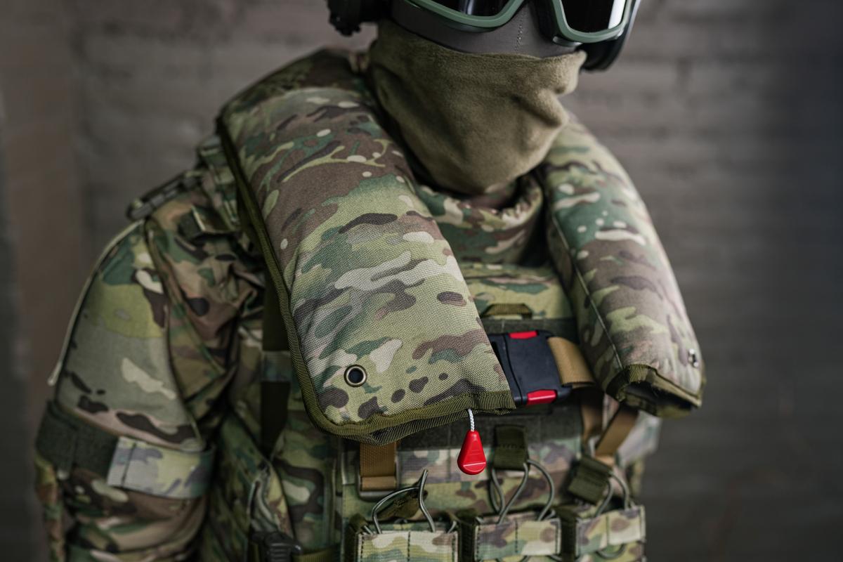 Северіон Дангадзе: UKRTAC першим в Україні виготовив бронежилети з елементом позитивної плавучості