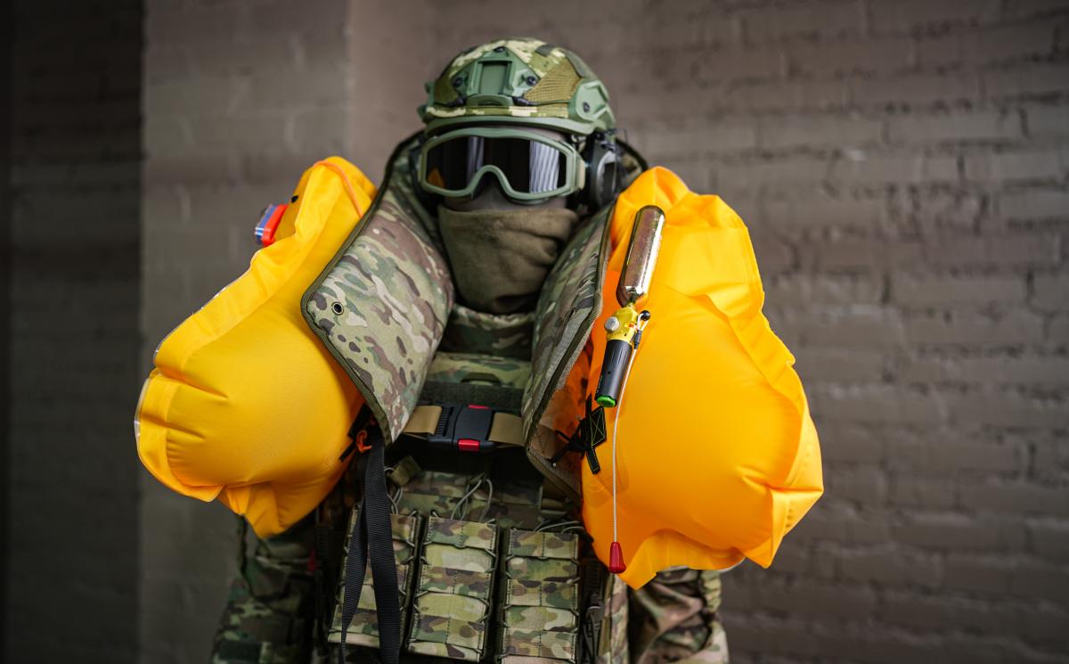 Северіон Дангадзе: UKRTAC першим в Україні виготовив бронежилети з елементом позитивної плавучості