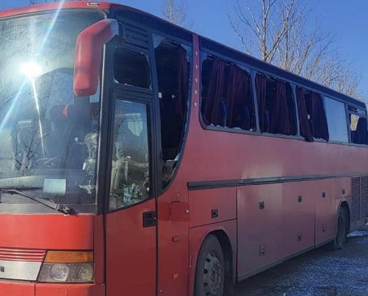 РФ ударила рядом с рейсовым автобусом в Харьковской области: трое погибших, есть раненые