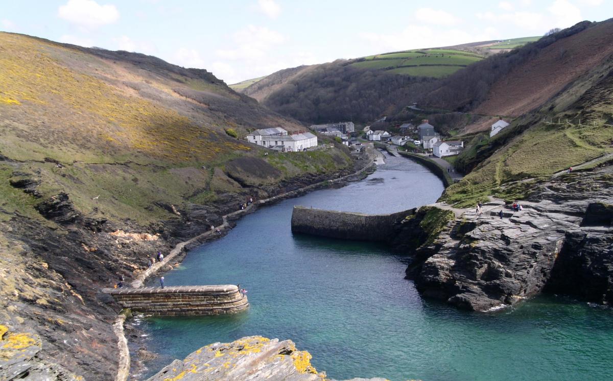 Насичене 'відьмами': туристи розповіли про селище в Англії, яке має таємний світ магії Насичене 'відьмами': туристи розповіли про селище в Англії, яке має таємний світ магії