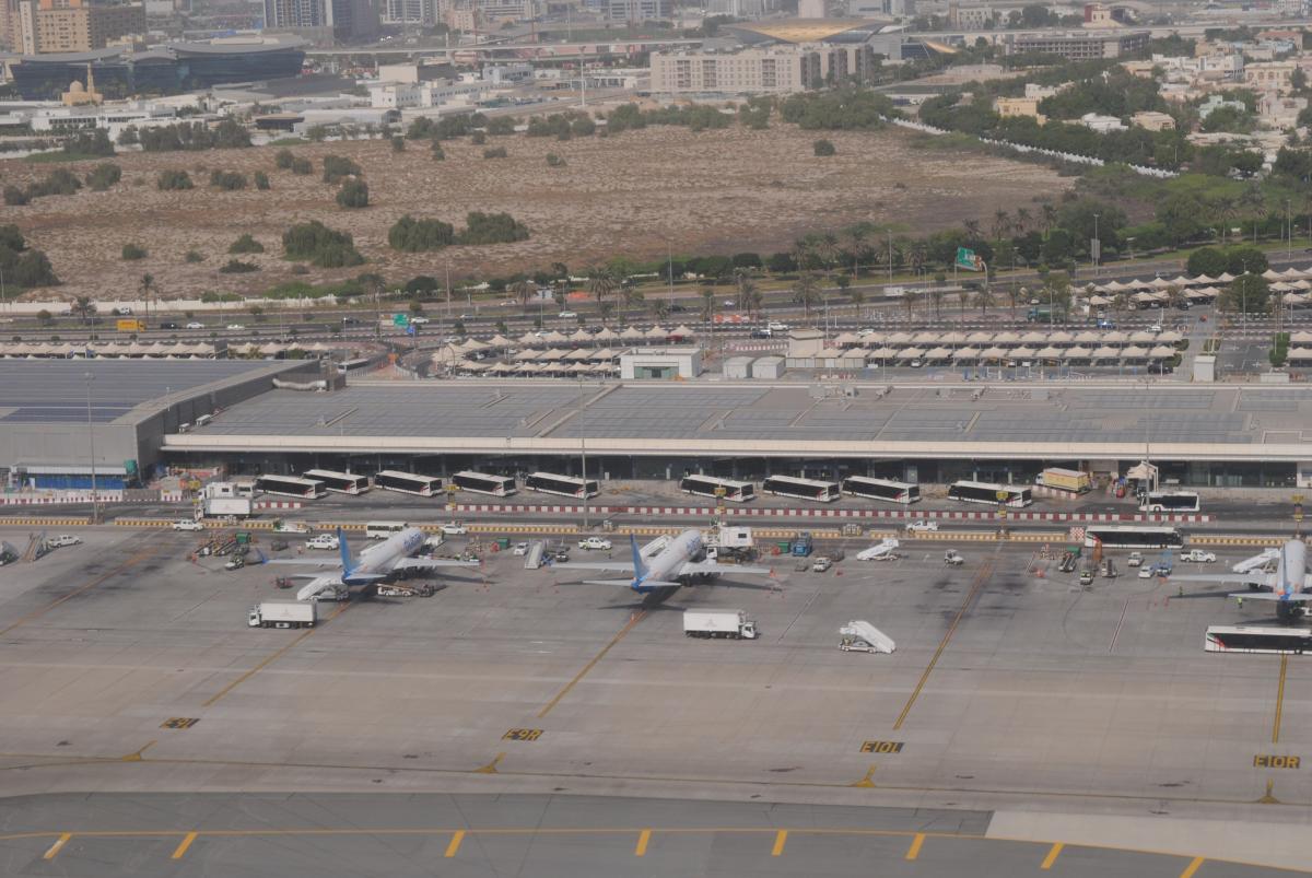 Возник пожар: международный аэропорт Дубая приостановил полеты из-за иранского дрона Возник пожар: международный аэропорт Дубая приостановил полеты из-за иранского дрона