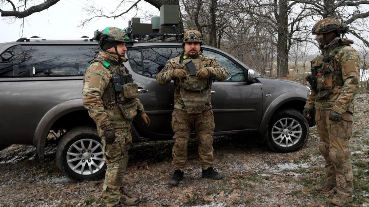 Автомобили для дроноводов: 'Стальной фронт' Ахметова передал внедорожники подразделению БПЛА бригады 'Хортица' Автомобили для дроноводов: 'Стальной фронт' Ахметова передал внедорожники подразделению БПЛА бригады 'Хортица'