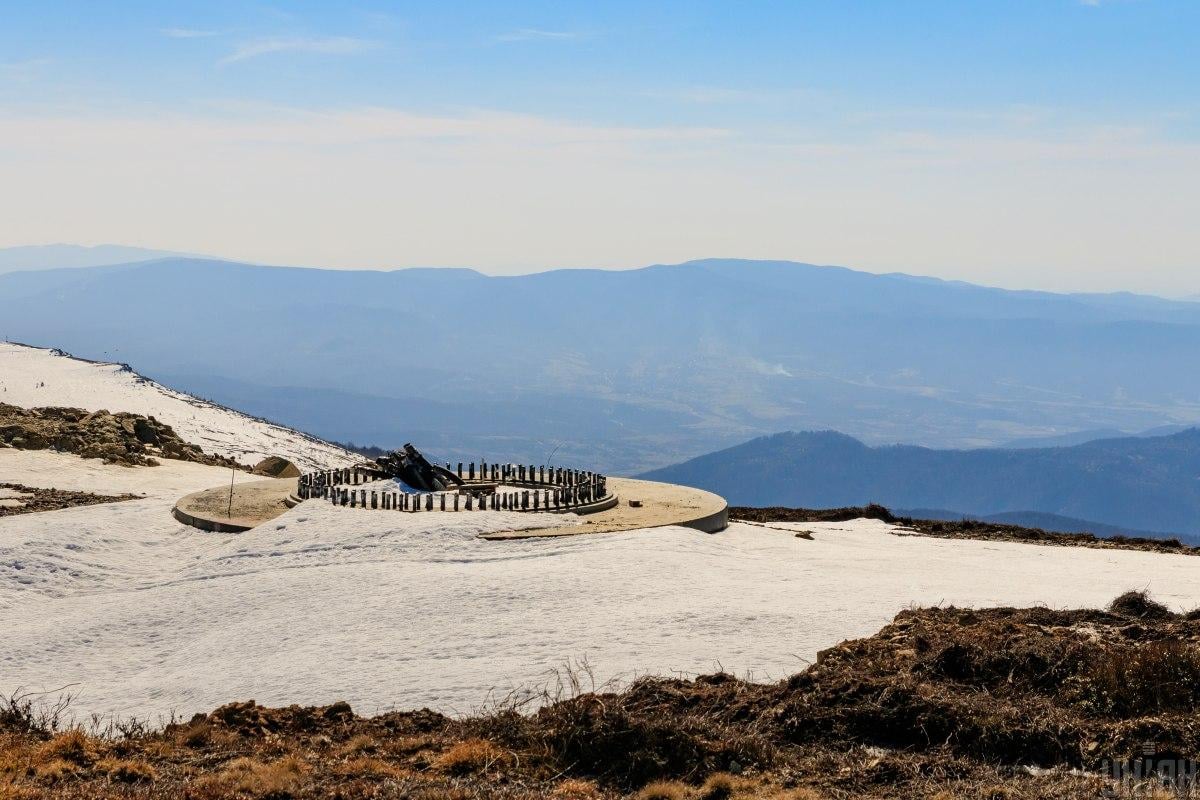 Весняний хайкінг в Карпатах: чим туристів приваблює Полонина Руна на Закарпатті (фоторепортаж) Весняний хайкінг в Карпатах: чим туристів приваблює Полонина Руна на Закарпатті (фоторепортаж)