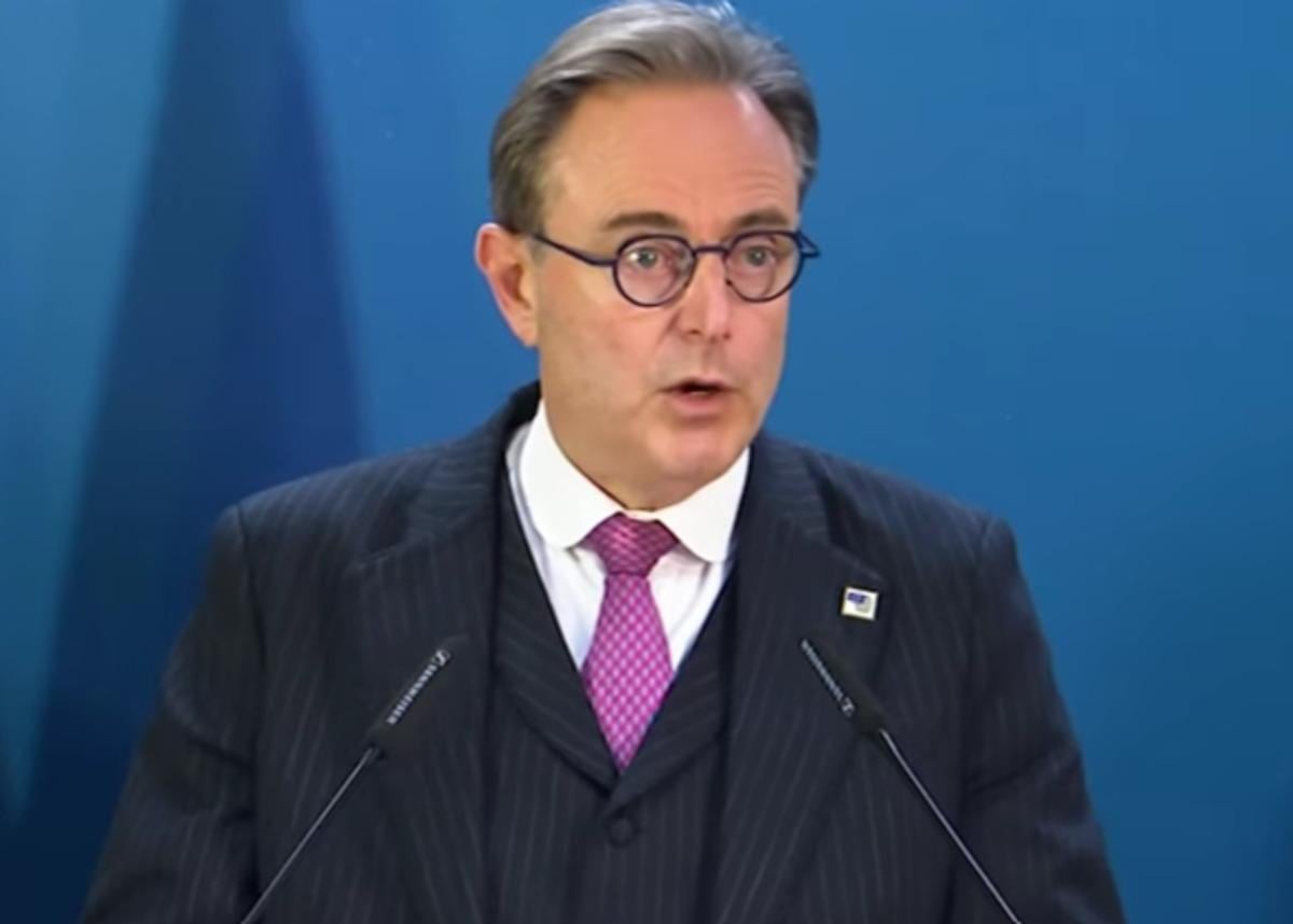 Премьер-министра Бельгии раскритиковали в ЕС за предложение заключить с РФ соглашение, – The Guardian Премьер-министра Бельгии раскритиковали в ЕС за предложение заключить с РФ соглашение, – The Guardian