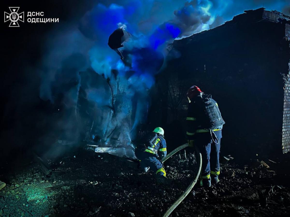 РФ нанесла удар по Одесской области: поражены баржа, энергетическая и портовая инфраструктура