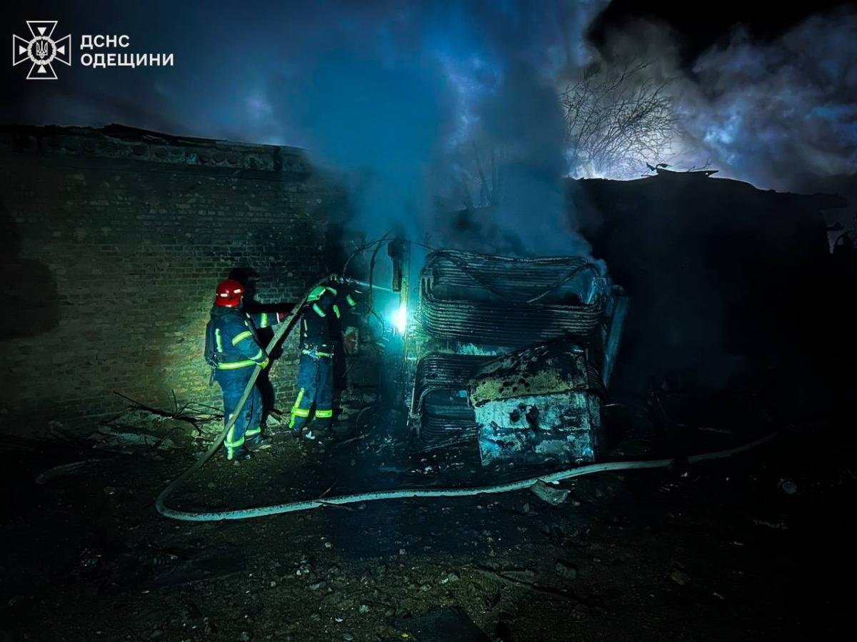 РФ нанесла удар по Одесской области: поражены баржа, энергетическая и портовая инфраструктура