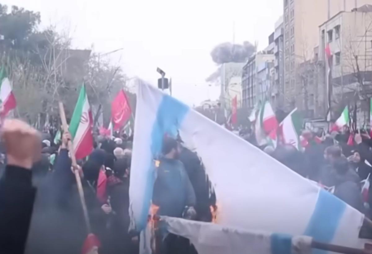 Ізраїль сподівається на народне повстання в Ірані, навіть якщо людей розстріляють, – WP