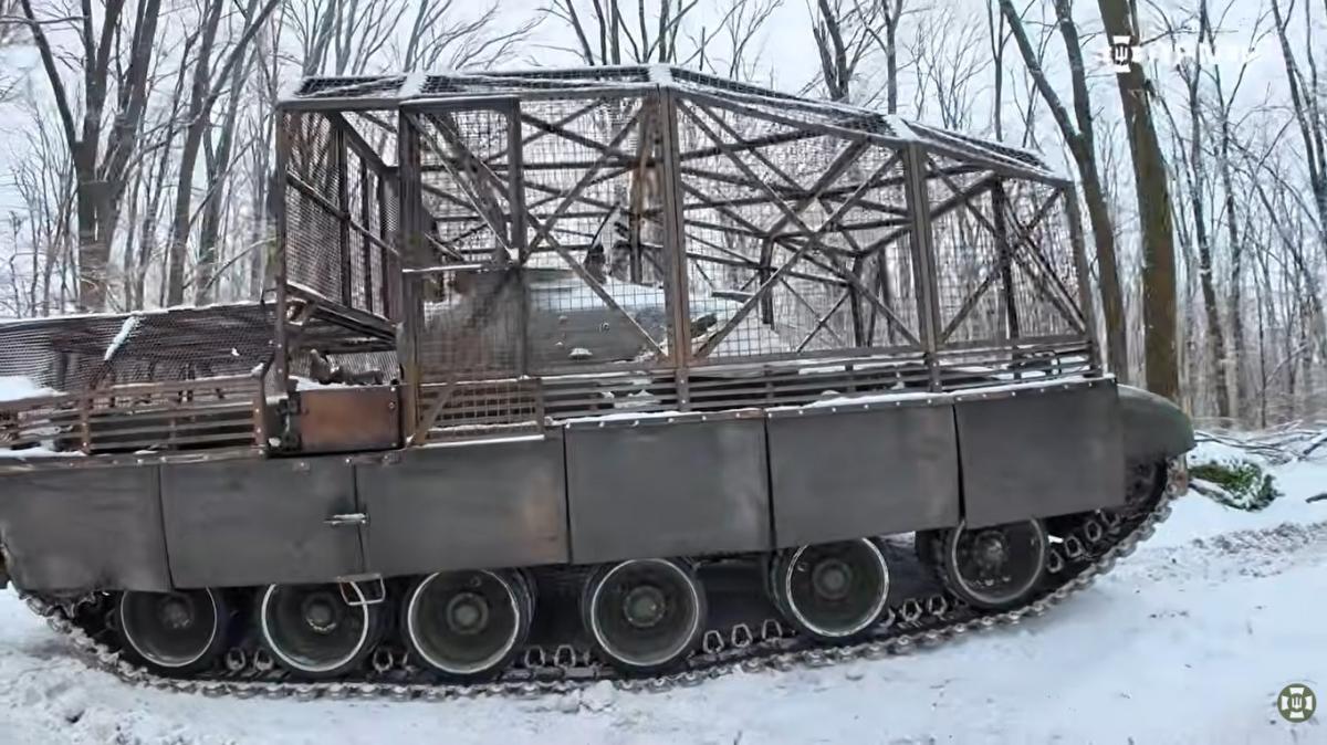 Українські бійці створили унікальний 'танк-франкенштейн' (відео)