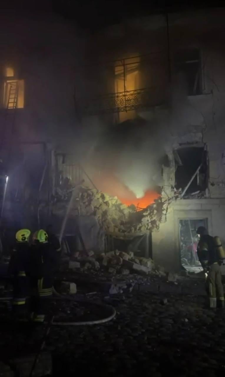 Армія РФ масовано атакувала Одесу: є влучання у житловий комплекс і постраждалі (фото)