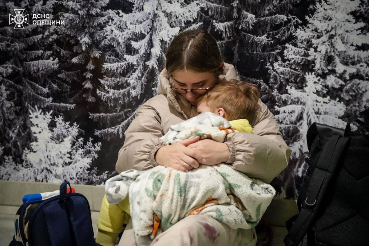 РФ массированно атаковала Одессу: есть попадания в жилой комплекс и пострадавшие (фото)