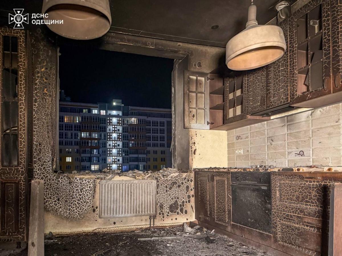 РФ массированно атаковала Одессу: есть попадания в жилой комплекс и пострадавшие (фото)