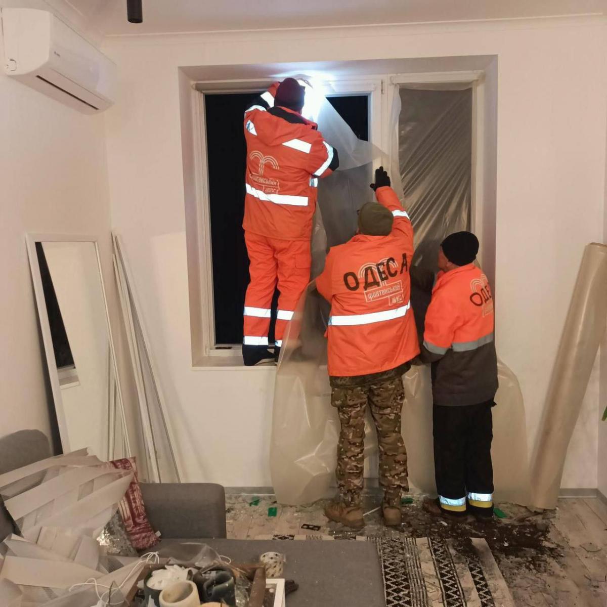 Армія РФ масовано атакувала Одесу: є влучання у житловий комплекс і постраждалі (фото) Армія РФ масовано атакувала Одесу: є влучання у житловий комплекс і постраждалі (фото)