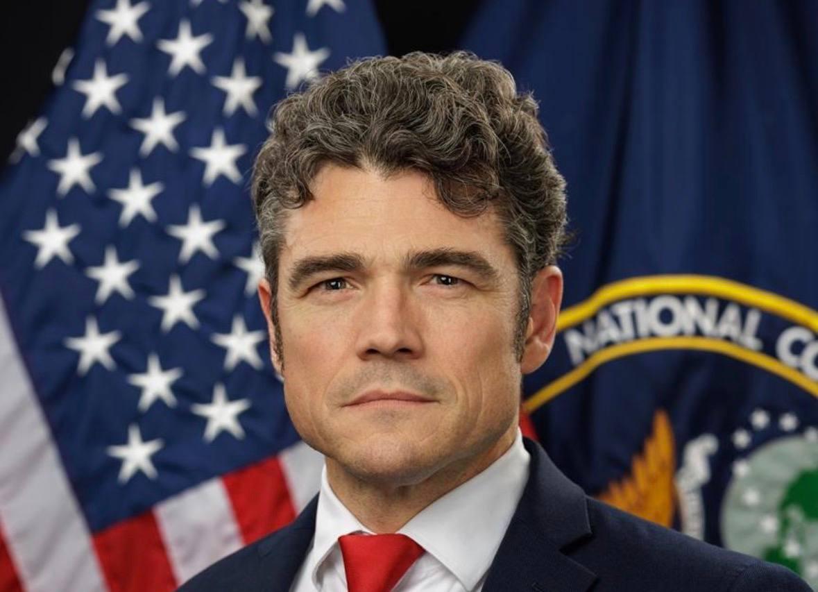 Уволился из-за войны с Ираном: ФБР подозревает в утечке информации топ-разведчика Трампа