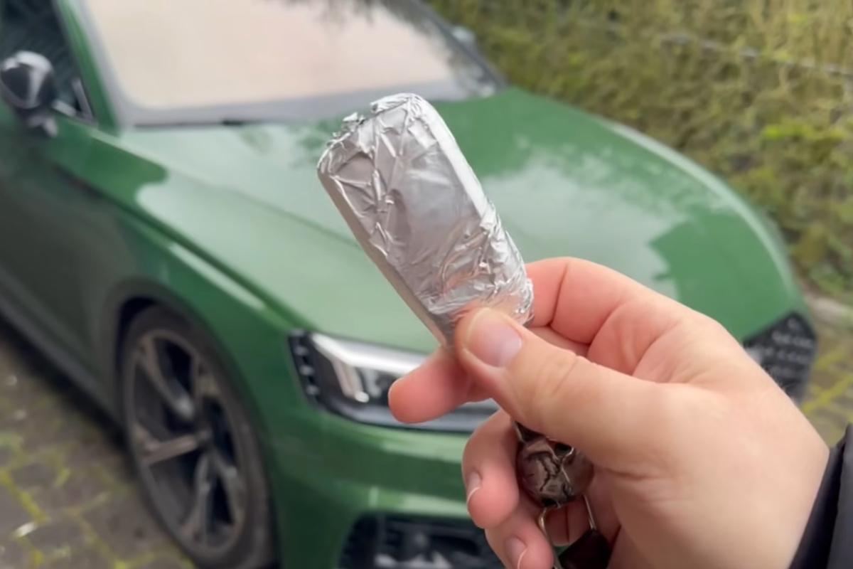 Навіщо водії загортають ключі від авто у фольгу: ви будете здивовані
