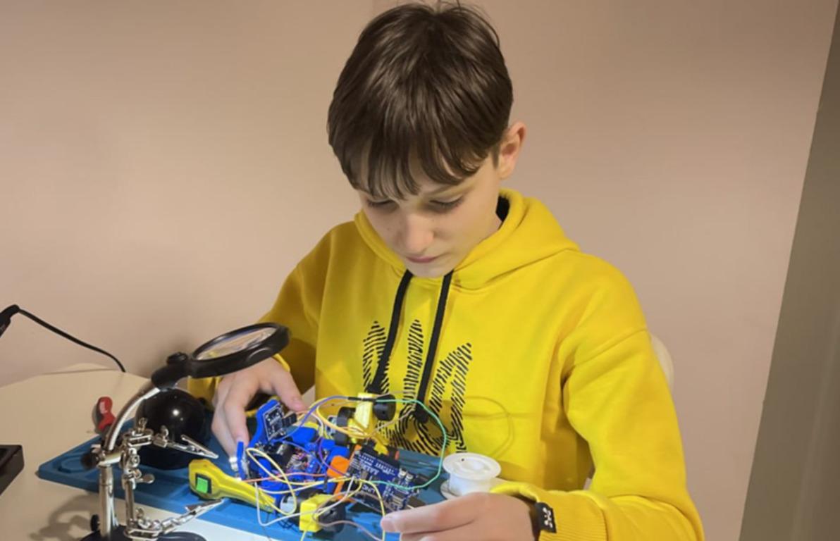 Проєкти космічного масштабу: як українські школярі дивують NASA своїми винаходами і хто за це платить - досвід STEАM-навчання у КМДШ