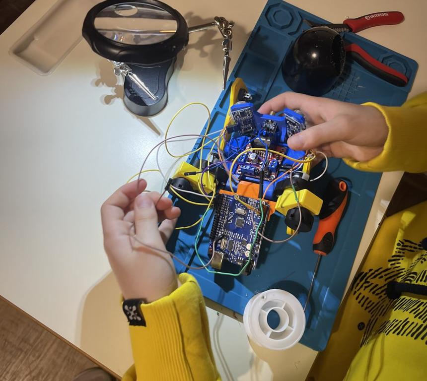 Проєкти космічного масштабу: як українські школярі дивують NASA своїми винаходами і хто за це платить - досвід STEАM-навчання у КМДШ